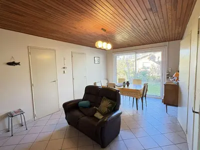 Coin salon dans l'établissement Maison de vacances conviviale près du lac avec Wi-Fi, Biscarrosse - FR-1-831-17