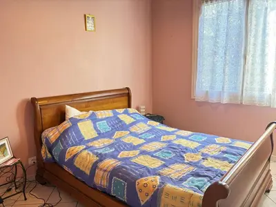 Un ou plusieurs lits dans un hébergement de l'établissement Maison de vacances conviviale près du lac avec Wi-Fi, Biscarrosse - FR-1-831-17