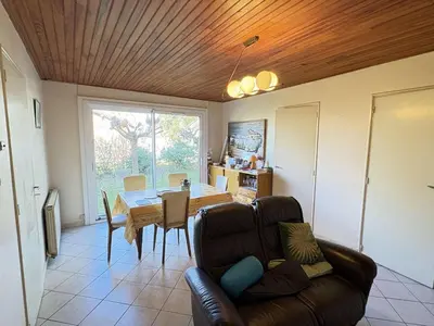 Coin salon dans l'établissement Maison de vacances conviviale près du lac avec Wi-Fi, Biscarrosse - FR-1-831-17