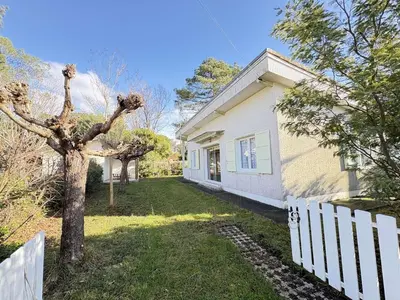 Jardin de l'établissement Maison de vacances conviviale près du lac avec Wi-Fi, Biscarrosse - FR-1-831-17