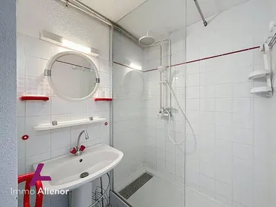 Salle de bains dans l'établissement Appartement T3 Soustons - 5 pers, Terrasse - FR-1-857-69