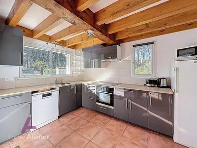 Cuisine ou kitchenette dans l'établissement Villa 8 pers., piscine, Soustons - FR-1-857-68