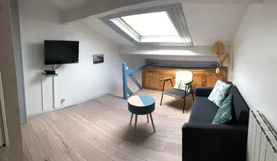 Télévision ou salle de divertissement dans l'établissement Appartement avec vue océan, Piscine et tennis