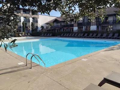 Piscine de l'établissement Le Fairway – T2 piscines plage golf ou située à proximité
