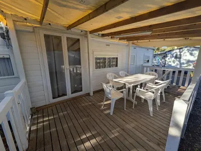 Balcon ou terrasse dans l'établissement Mobil-Home La Pointe 5 pers camping 4 étoiles