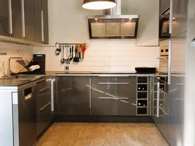 Cuisine ou kitchenette dans l'établissement Holiday Home Mine by Interhome
