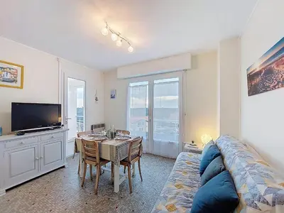 Télévision ou salle de divertissement dans l'établissement Apartment La Centrale-10 by Interhome