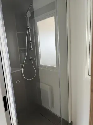 Salle de bains dans l'établissement MH 479 3 chambres et 2 salles de bain dans camping 4 étoiles