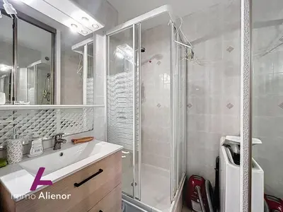 Salle de bains dans l'établissement Appartement T2 4 pers avec terrasse à Vieux-Boucau - FR-1-857-70