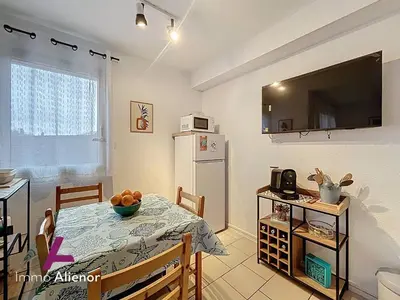 Télévision ou salle de divertissement dans l'établissement Appartement T2 4 pers avec terrasse à Vieux-Boucau - FR-1-857-70