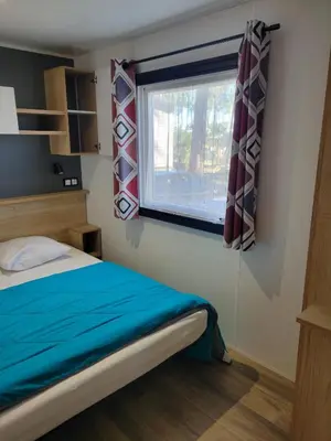 Un ou plusieurs lits dans un hébergement de l'établissement MH 470 3chambres et 1salle de bain dans camping 4 étoiles