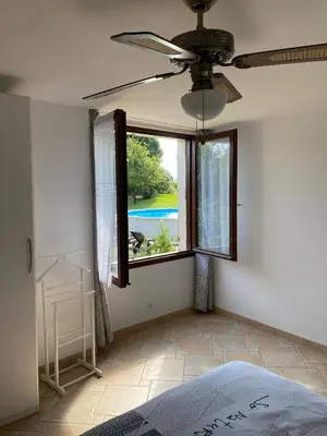 Un ou plusieurs lits dans un hébergement de l'établissement Maison à la campagne avec SPA