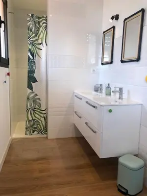 Salle de bains dans l'établissement La hume