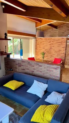 Coin salon dans l'établissement Esprit Californie maison lumineuse avec jardin