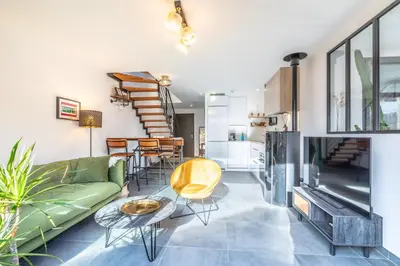 Cuisine ou kitchenette dans l'établissement Numa - Maison de ville 6 personnes
