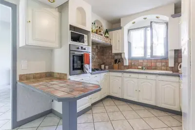 Cuisine ou kitchenette dans l'établissement Villa Okeanis