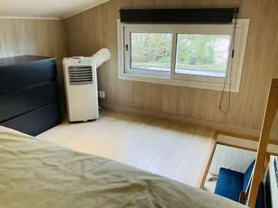 Un ou plusieurs lits dans un hébergement de l'établissement Adorable tiny-house