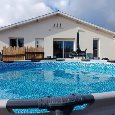 Charmante maison avec piscine entre lac et plage