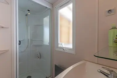 Salle de bains dans l'établissement Mobilhome Le Coin Bonheur