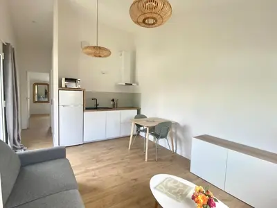 Cuisine ou kitchenette dans l'établissement T2 avec Jardin - Port de Larros - Coeur Bassin