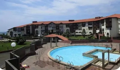 Piscine de l'établissement Grand appartement avec Terrasse entre la plage Sud et la Centrale ou située à proximité