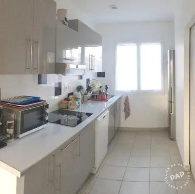 Cuisine ou kitchenette dans l'établissement Villa Parentis - Lac Biscarosse