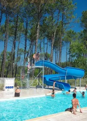 Piscine de l'établissement Villa Parentis - Lac Biscarosse ou située à proximité