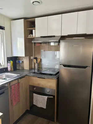 Cuisine ou kitchenette dans l'établissement Mobilhome 592