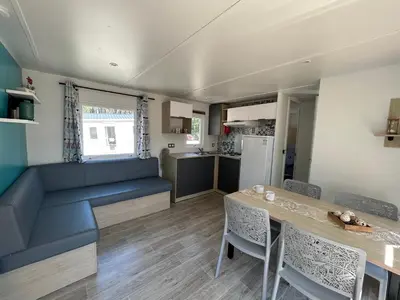 Cuisine ou kitchenette dans l'établissement Camping les Olyats