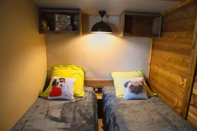 Un ou plusieurs lits dans un hébergement de l'établissement COTTAGE VIP du Bassin