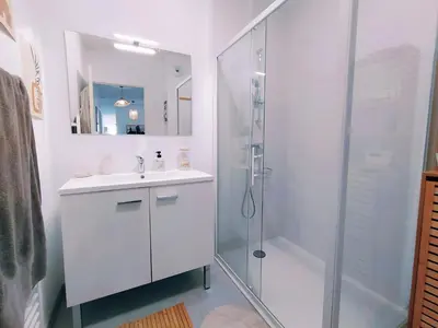 Salle de bains dans l'établissement La Terrasse du 14 juillet