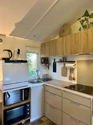 Cuisine ou kitchenette dans l'établissement Lodge 203 - Ó Pin Parasol - Camping La Forge 4 - La Teste