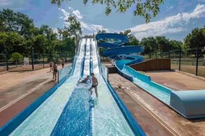 Piscine de l'établissement Lodge 203 - Ó Pin Parasol - Camping La Forge 4 - La Teste ou située à proximité