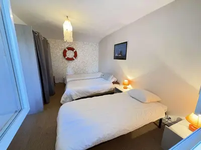 Un ou plusieurs lits dans un hébergement de l'établissement Villa rénovée à 800m plage - 7 pers. - FR-1-831-18