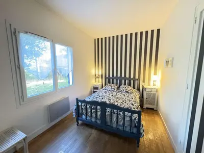 Un ou plusieurs lits dans un hébergement de l'établissement Villa rénovée à 800m plage - 7 pers. - FR-1-831-18
