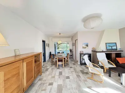 Télévision ou salle de divertissement dans l'établissement Villa rénovée à 800m plage - 7 pers. - FR-1-831-18