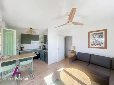 Cuisine ou kitchenette dans l'établissement Appartement pratique proche océan - 4 pers. - FR-1-857-71