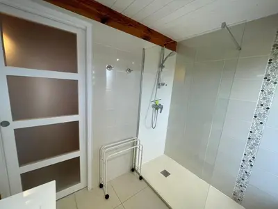 Salle de bains dans l'établissement Appartement calme proche centre-ville - 4 pers. - FR-1-413-266
