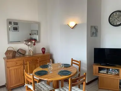 Télévision ou salle de divertissement dans l'établissement Appartement calme proche centre-ville - 4 pers. - FR-1-413-266