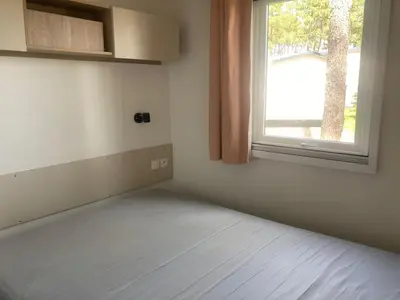 Un ou plusieurs lits dans un hébergement de l'établissement MH 459 3 chambres et 1 salle de bain dans camping 4 étoiles