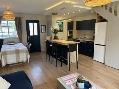 Cuisine ou kitchenette dans l'établissement maison la teste