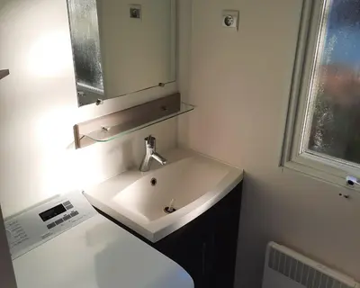 Salle de bains dans l'établissement La Réserve 4 étoiles à GASTES emplacement 543 3CH 2SDB 6 personnes