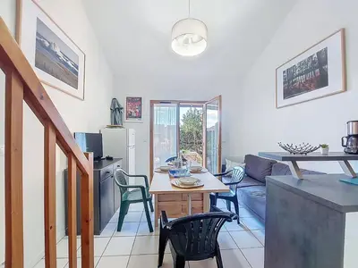 Coin salon dans l'établissement Holiday Home Plage sud-4 by Interhome