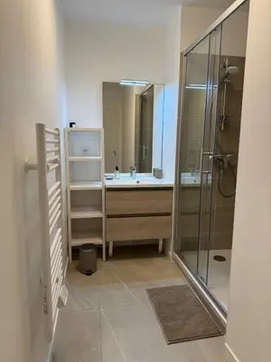 Salle de bains dans l'établissement Appartement Green and Sea, à 10 minutes des plages en vélo