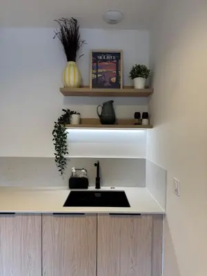 Cuisine ou kitchenette dans l'établissement Appartement Green and Sea, à 10 minutes des plages en vélo