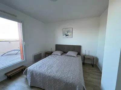 Un ou plusieurs lits dans un hébergement de l'établissement Appartement cosy centre-ville, animaux admis - 6 pers. - FR-1-319-629