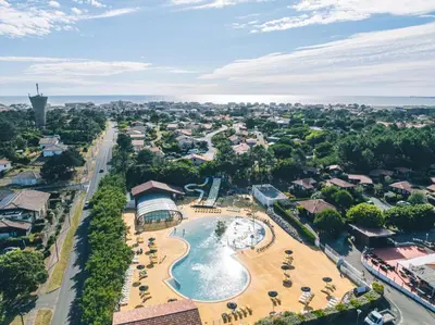 Piscine de l'établissement MH J08 - Camping Siblu La plage ou située à proximité