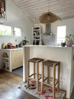 Cuisine ou kitchenette dans l'établissement La tranquille marée , à 5 min des plages
