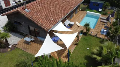 Piscine de l'établissement La tranquille marée , à 5 min des plages ou située à proximité