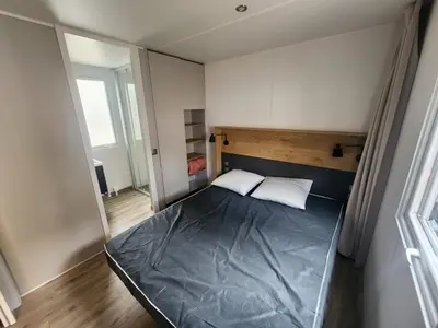 Un ou plusieurs lits dans un hébergement de l'établissement Mobilhome 3ch 2sdb climatisé